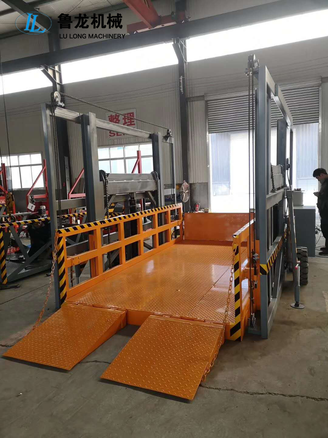 定制款加長加重移動(dòng)卸貨平臺(tái)